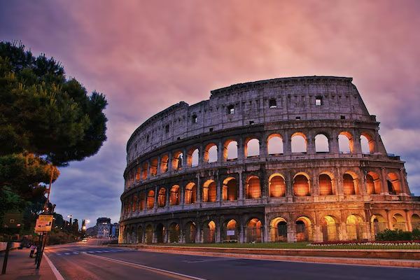anfiteatro colosseo roma italia cielo grigio - trapianto capelli Italia Milano