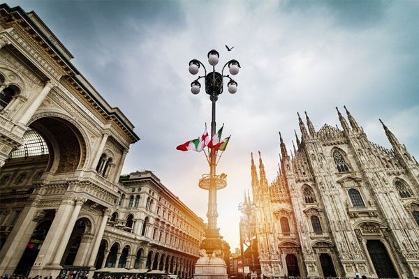 bellissima vista panoramica piazza duomo milano gran via - trapianto capelli milano