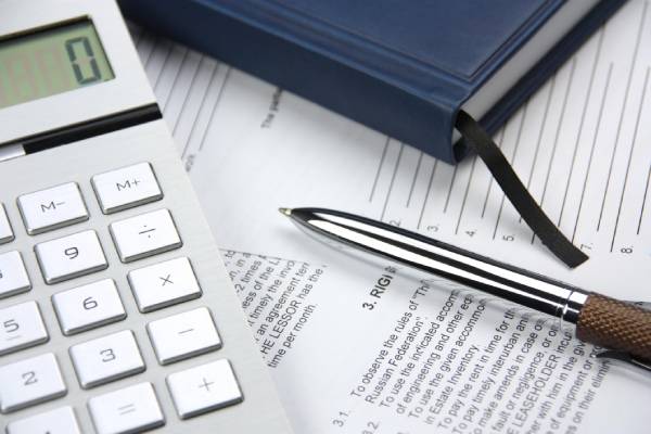 ista di controllo con TAEG, durata, spese, importo totale dovuto e condizioni contrattuali da verificare prima di sottoscrivere un finanziamento